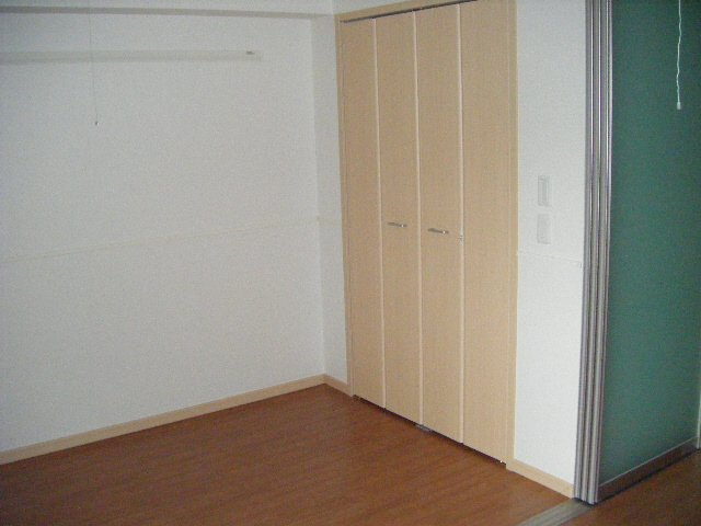 オリーブコート塚田の居間・リビング|洋室収納