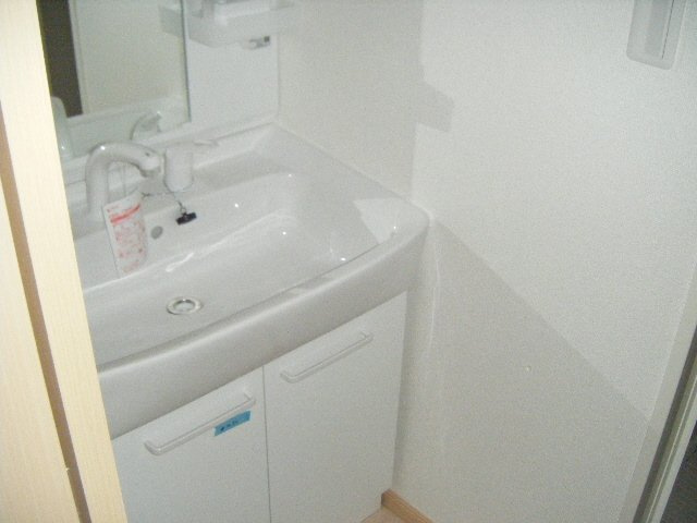 オリーブコート塚田の洗面所|嬉しい独立洗面台完備