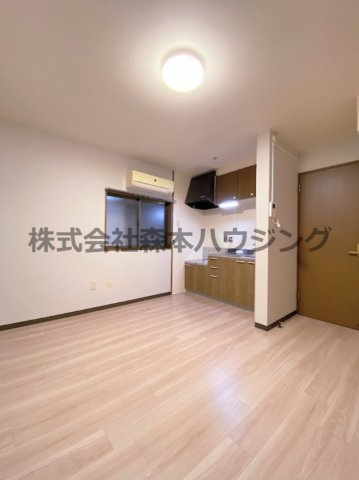 【居間・リビング】 | 　寝屋川市高柳2丁目36テラス | きれいな居間です