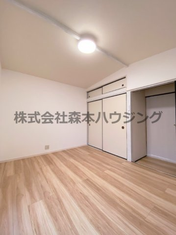 【寝室】 | 　寝屋川市高柳2丁目36テラス | 落ち着いて過ごせるお部屋なので、寝室にいかがでしょうか