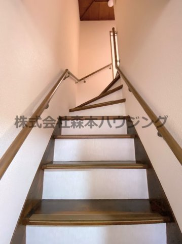 【内装】 | 　寝屋川市高柳2丁目36テラス | 室内階段部分です