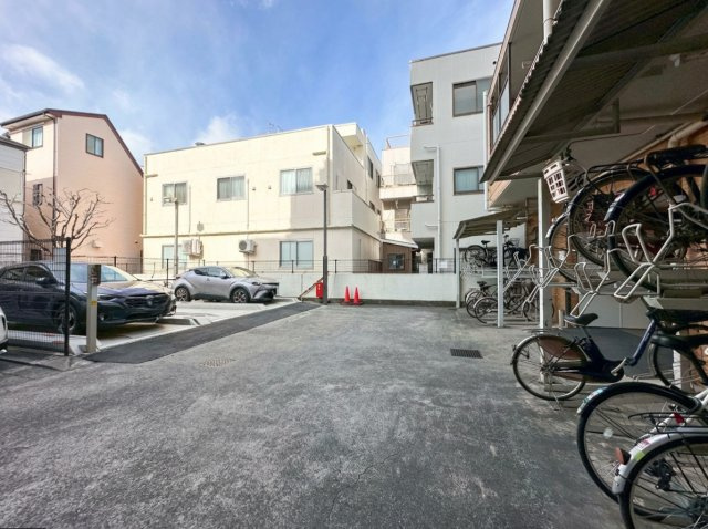 ダイアパレス西新井大師の駐輪場|【新生活応援キャンペーン実施中！】 
 当社では『仲介手数料が無料』になるキャンペーン中です。 ご購入の諸費用が他社様と比べて約110万円ほどお安くご購入いただけます。
ぜひお気軽にお問合せください。