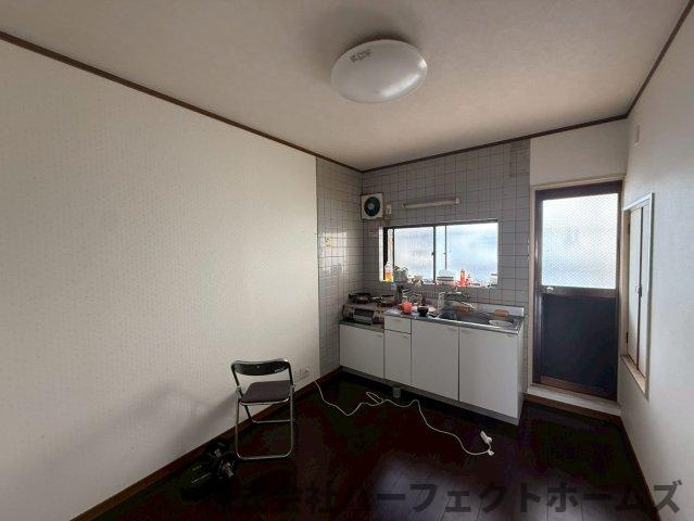 長尾家具町2丁目テラスハウスの和室|落ち着いた雰囲気の和室付きです