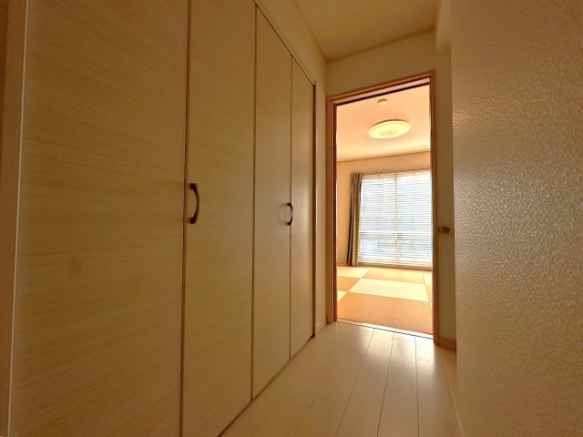 東上野4丁目の邸宅の収納|廊下まわりにもしっかりクローゼットを完備しています。