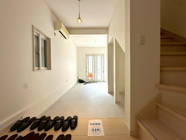 東上野4丁目の邸宅の玄関|広々とした室内エントランスの使い方はお客様しだい！