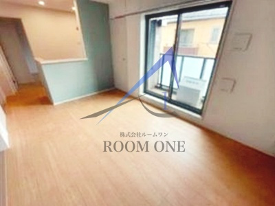 プラム　フォレスト　ネクストの居間・リビング|洋室のお部屋です。