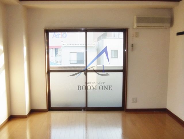 プレジールSの居間・リビング|洋室のお部屋です。