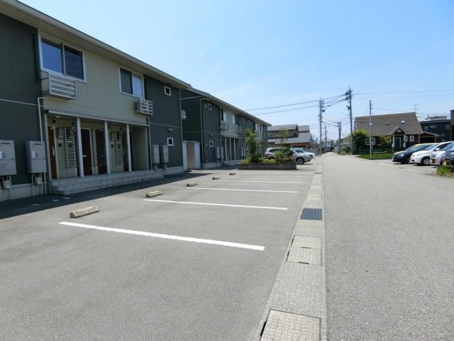 グレース　Bの駐車場