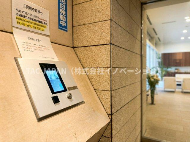 ステーションガーデンタワーのエントランス|【Wオートロック】
非接触機能付きWオートロックシステム完備のエントランス。清潔感あるエントランスからも管理状態の良さが伺えます。