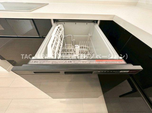 ステーションガーデンタワーのキッチン|【ビルトイン食器洗浄乾燥機】
食事の時間がバラバラでも最後の人がスイッチを入れれば洗い物が完了。家事の時短に大活躍。