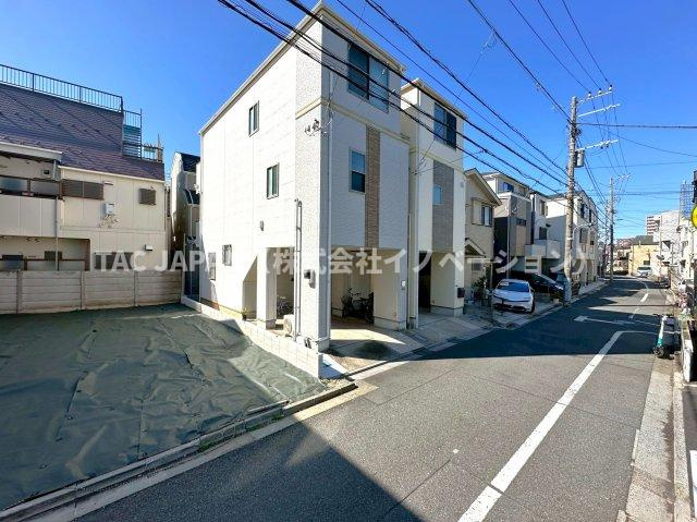 北区岩淵町の良邸の前面道路含む現地写真|【新生活応援キャンペーン実施中！】 
 当社では『仲介手数料が無料』になるキャンペーン中です。 ご購入の諸費用が他社様と比べて約230万円ほどお安くご購入いただけます。
ぜひお気軽にお問合せください。