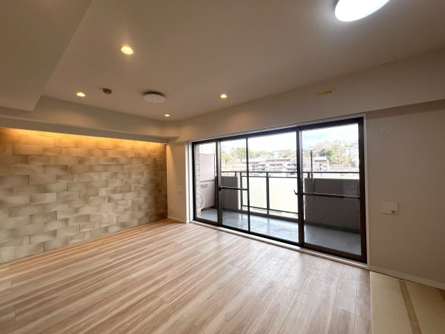 参った！な、蒔田。南東向き５階のポテンシャル高く、テンションMAXな【クリオ蒔田参番館】リノベーションの居間・リビング|ゆったり過ごせる居間です