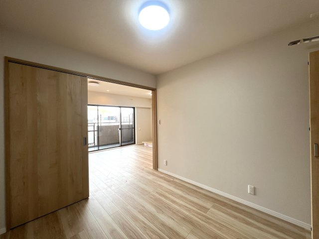 参った！な、蒔田。南東向き５階のポテンシャル高く、テンションMAXな【クリオ蒔田参番館】リノベーションの洋室|洋室です