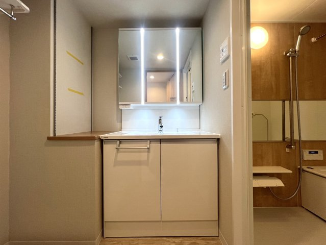 参った！な、蒔田。南東向き５階のポテンシャル高く、テンションMAXな【クリオ蒔田参番館】リノベーションの独立洗面台|独立洗面台あり、毎朝おしゃれに忙しい女性の方におすすめです