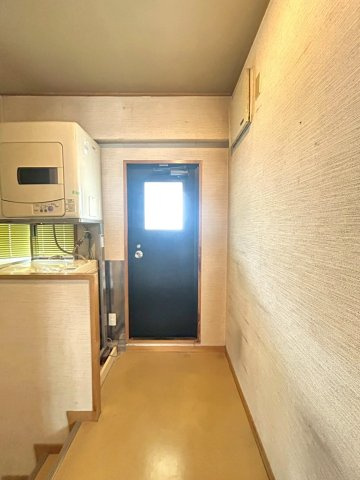 練馬区西大泉４丁目　診療所付住居　西武池袋線　大泉学園のその他|洗濯スペースの脇からバルコニーへスムーズに出られる動線。
洗濯から物干しまでの流れが良く、家事効率の良い設計です。
