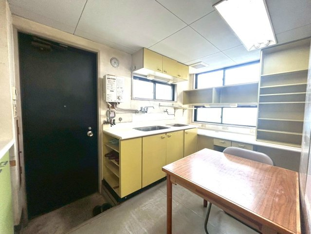 練馬区西大泉４丁目　診療所付住居　西武池袋線　大泉学園のその他|以前は歯科医院として利用されていた空間。
ゆとりある広さを活かした開放的な室内となっております。
