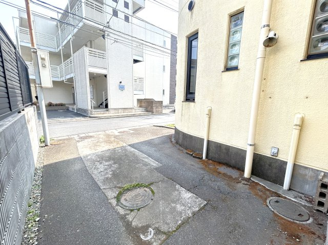 練馬区西大泉４丁目　診療所付住居　西武池袋線　大泉学園の駐車場|ゆとりある駐車スペース 余裕を持ってラクに駐車可能です。