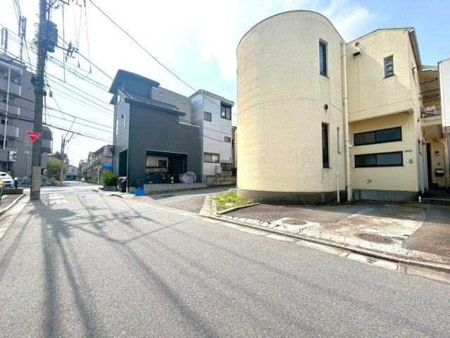 練馬区西大泉４丁目　診療所付住居　西武池袋線　大泉学園のその他|ゆとりある駐車スペース 余裕を持ってラクに駐車可能です。