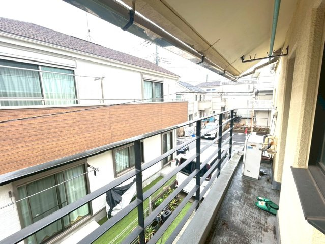 練馬区西大泉４丁目　診療所付住居　西武池袋線　大泉学園のバルコニー|北側に面したバルコニー。
直射日光が当たりにくく、室内温度の上昇を抑えられるのが特徴です。
通風も確保でき、快適にご利用いただけます。
