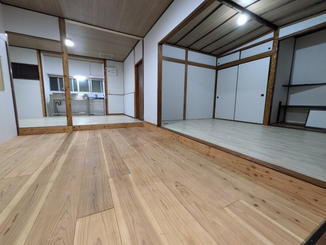 東松山市SR付き平屋の居間・リビング|こちらのリビングで趣味の時間をお楽しみください