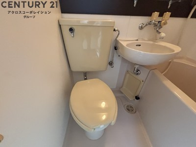 浴室内にトイレがあります☆
