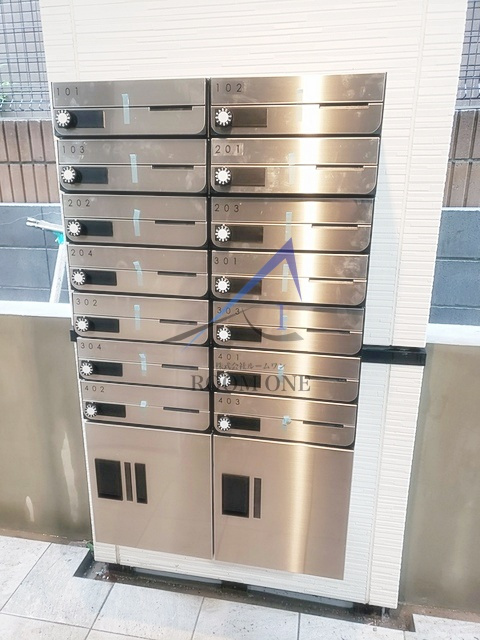 ＢｏａＳｏｒｔｅ双葉町のその他共用部分|集合ポストと宅配ボックスです。