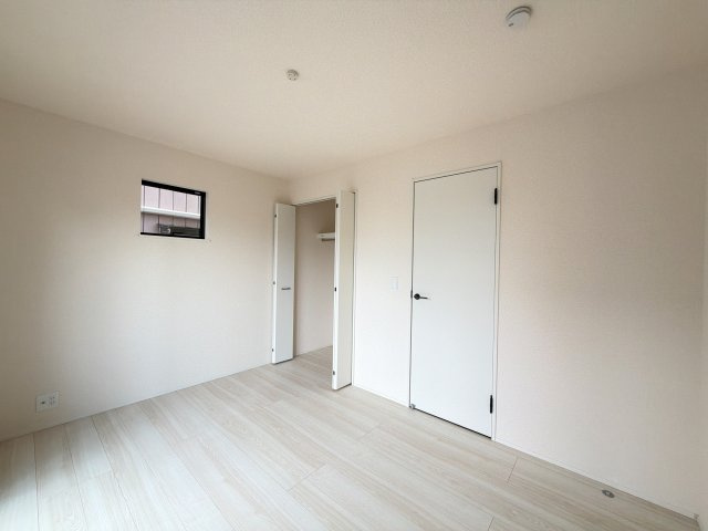 【新築戸建】高崎市上和田町01期　の洋室|■洋室｜ナチュラルカラーの床です。模様替えなどとても楽しく工夫できます♪陽当たり、風通しもとても良いので毎日快適な生活スタートです！子供部屋にも良いですね♪