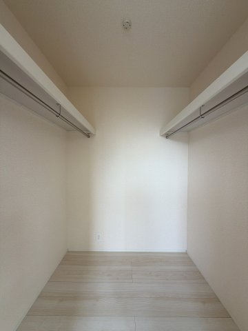 【新築戸建】高崎市上和田町01期　の収納|■WIC｜お洋服はもちろん、使う頻度の少ない家具や小物・場所を取りがちな旅行用のスーツケースなどもしまえます。また、厚手のコートをしまっても充分な広さを堪能できるプランです♪