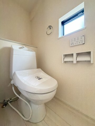 【新築戸建】高崎市上和田町01期　のトイレ|■トイレ｜1階、2階にもトイレをご用意しております♪窓付きなので常に換気もでき、綺麗保てます♪