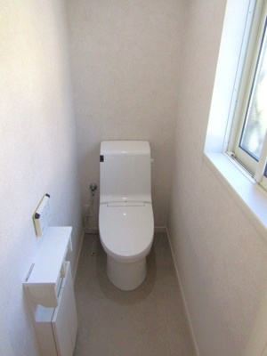 【トイレ】 | 【太陽光パネル付き】甲府市蓬沢町 | 落ち着いたトイレです