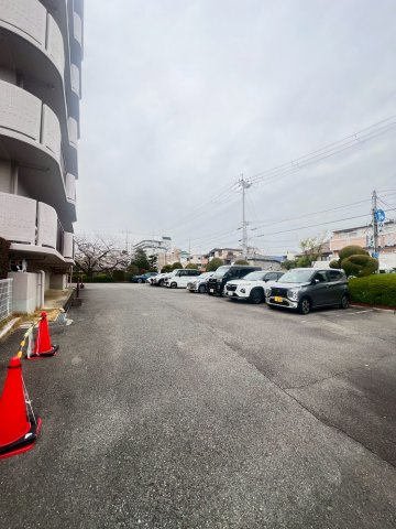 武庫川ニュースカイハイツの駐車場