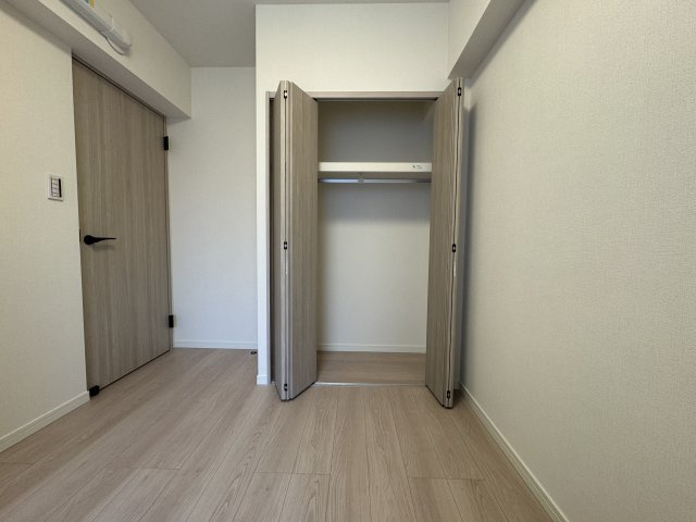ツインシティ2番館アルス東砂の収納|クローゼット付きの洋室です♪