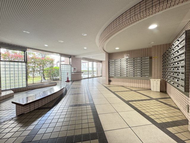 ツインシティ2番館アルス東砂のエントランス|清掃の行き届いたエントランスです♪