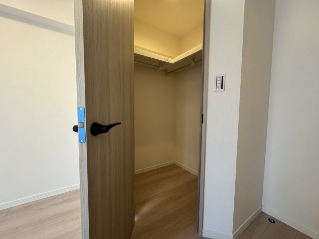 ツインシティ2番館アルス東砂の収納|収納力抜群のウォークインクローゼットです♪