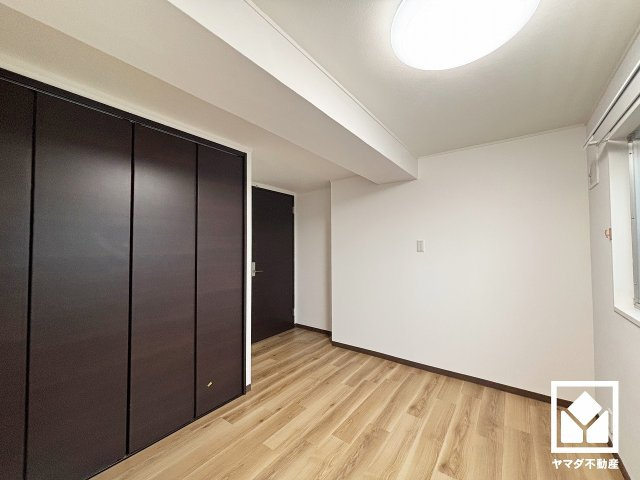 コープ甲子園の子供部屋|お子様のお部屋などにも丁度良い広さです。大きなクローゼット付きで整理整頓しやすいお部屋です。