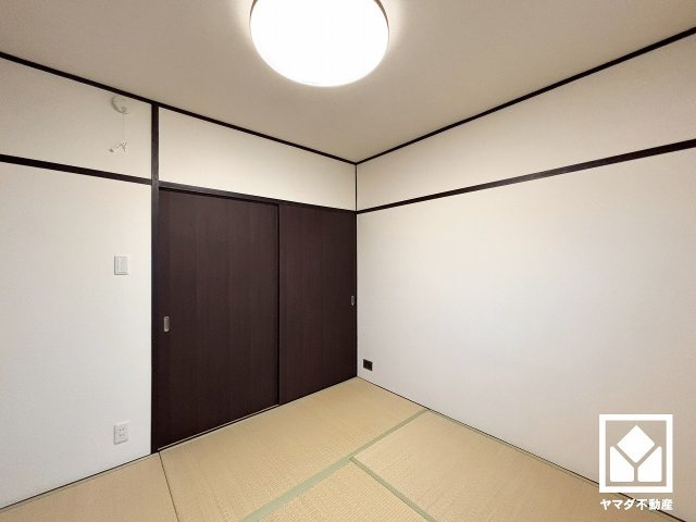 コープ甲子園の和室|リビングに隣接しており、一体利用も可能です。子どもの遊び場、お昼寝スペース、家族のくつろぎ空間にも。和室があると、暮らしの幅がぐんと広がる。