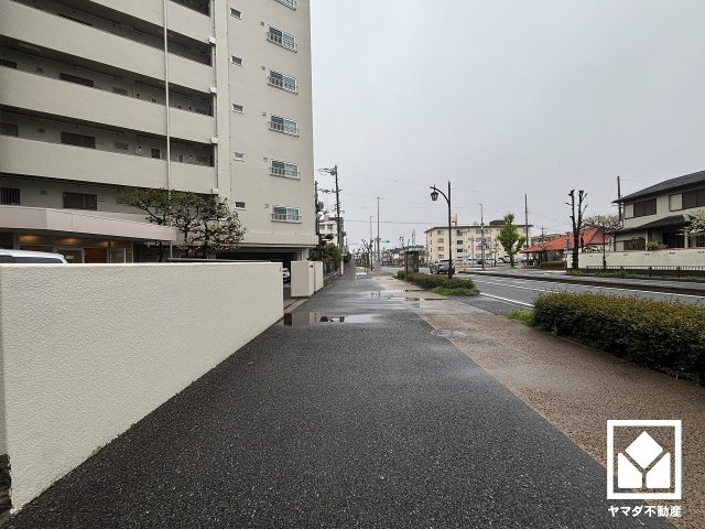 コープ甲子園の周辺|「KOHYO甲子園」まで徒歩3分、「セブンイレブン西宮上甲子園店」まで徒歩5分、「ウエルシア西宮上甲子園店」まで徒歩6分など、お買い物施設が徒歩圏内に複数あり便利な住環境です。