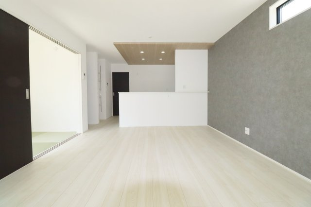 郡山市安積町長久保3丁目　　　１号棟　　　安積第3小学校、安積第2中学区の居間・リビング
