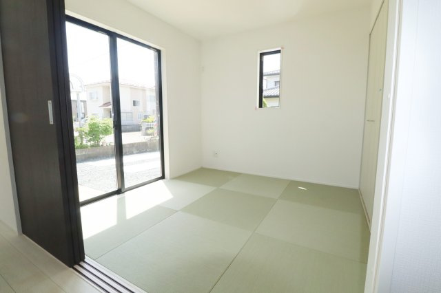 郡山市安積町長久保3丁目　　　１号棟　　　安積第3小学校、安積第2中学区の和室