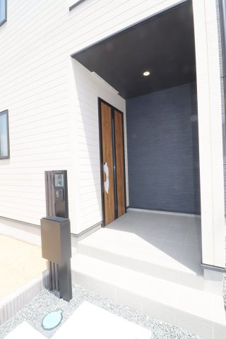 郡山市安積町長久保3丁目　　　１号棟　　　安積第3小学校、安積第2中学区の玄関