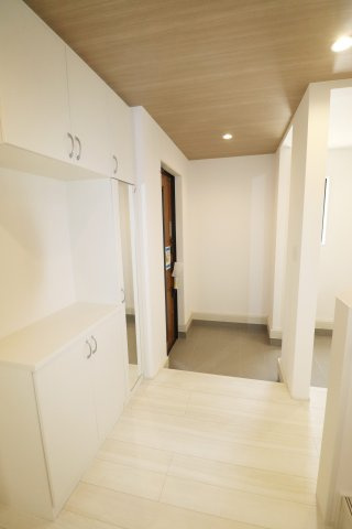 郡山市安積町長久保3丁目　　　１号棟　　　安積第3小学校、安積第2中学区の玄関