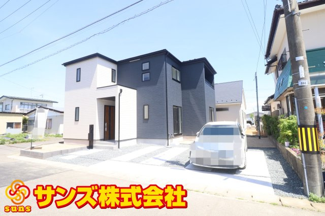 郡山市安積町長久保3丁目　　　１号棟　　　安積第3小学校、安積第2中学区の外観|南西側から見た駐車場を含む外観♪