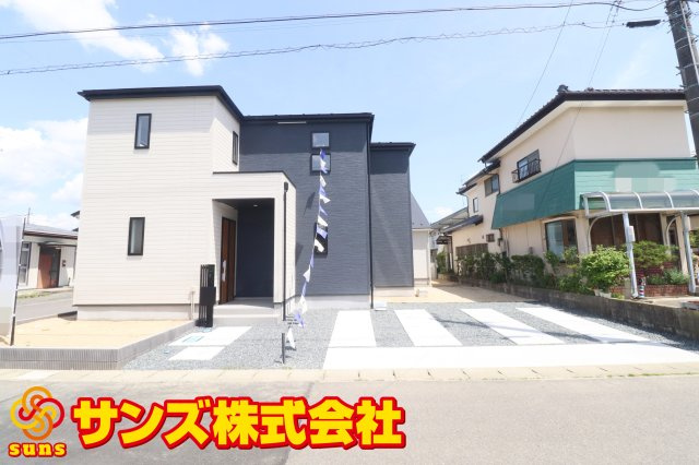 郡山市安積町長久保3丁目　　　１号棟　　　安積第3小学校、安積第2中学区の外観|西側から見た駐車場を含む外観♪