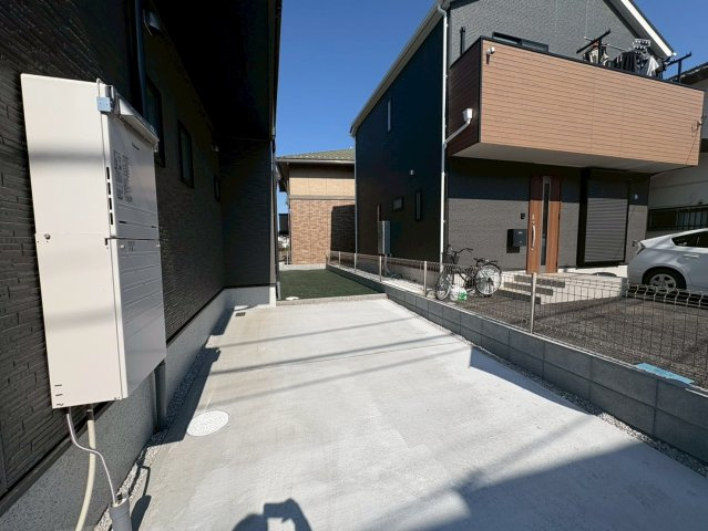 狭山市南入曽　新築分譲　西武新宿線『入曽駅』徒歩8分　【入間野小学区】の駐車場