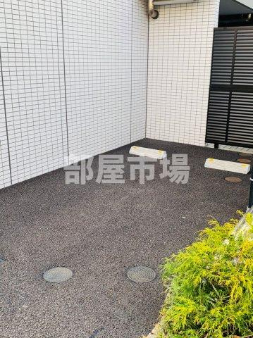エストゥルース東向島の駐車場