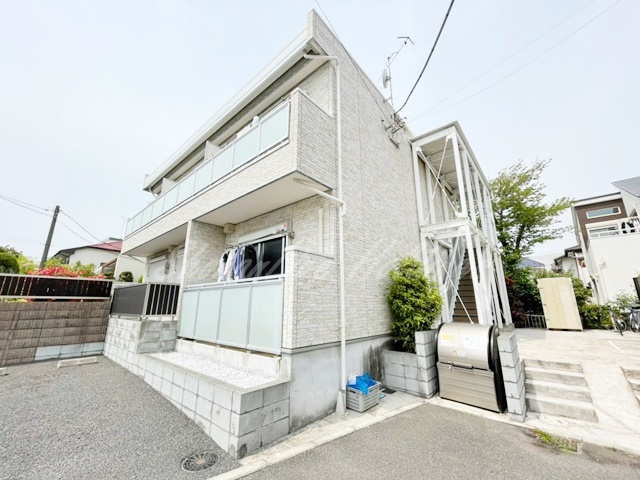 藤沢市鵠沼松が岡３丁目のアパート