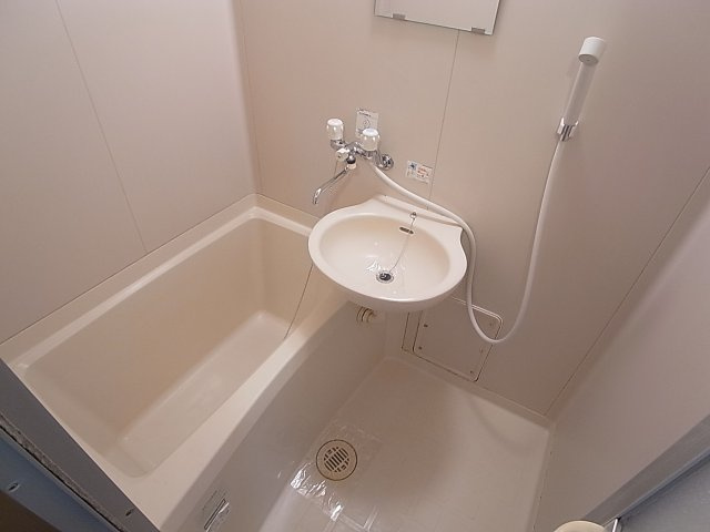 アスール神戸の浴室|バストイレはセパレート