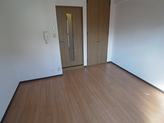 アスール神戸の居間・リビング|広々した洋室