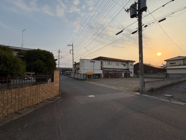 【前面道路含む現地写真】 | 足利市久松町　ワイドバルコニー付6SLDK