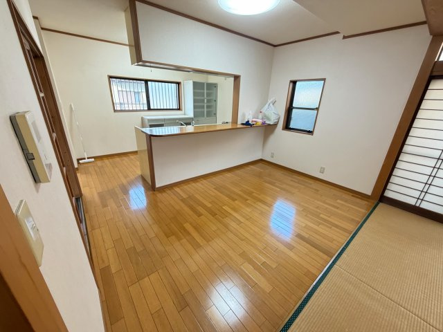 【居間・リビング】 | 足利市久松町　ワイドバルコニー付6SLDK
